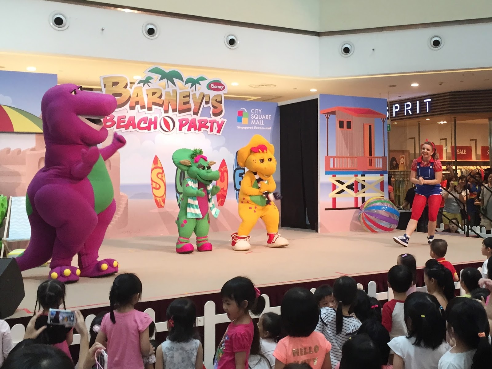 Ashlyn Thia Barney's Beach Party 'Live' On Stage City Square Mall