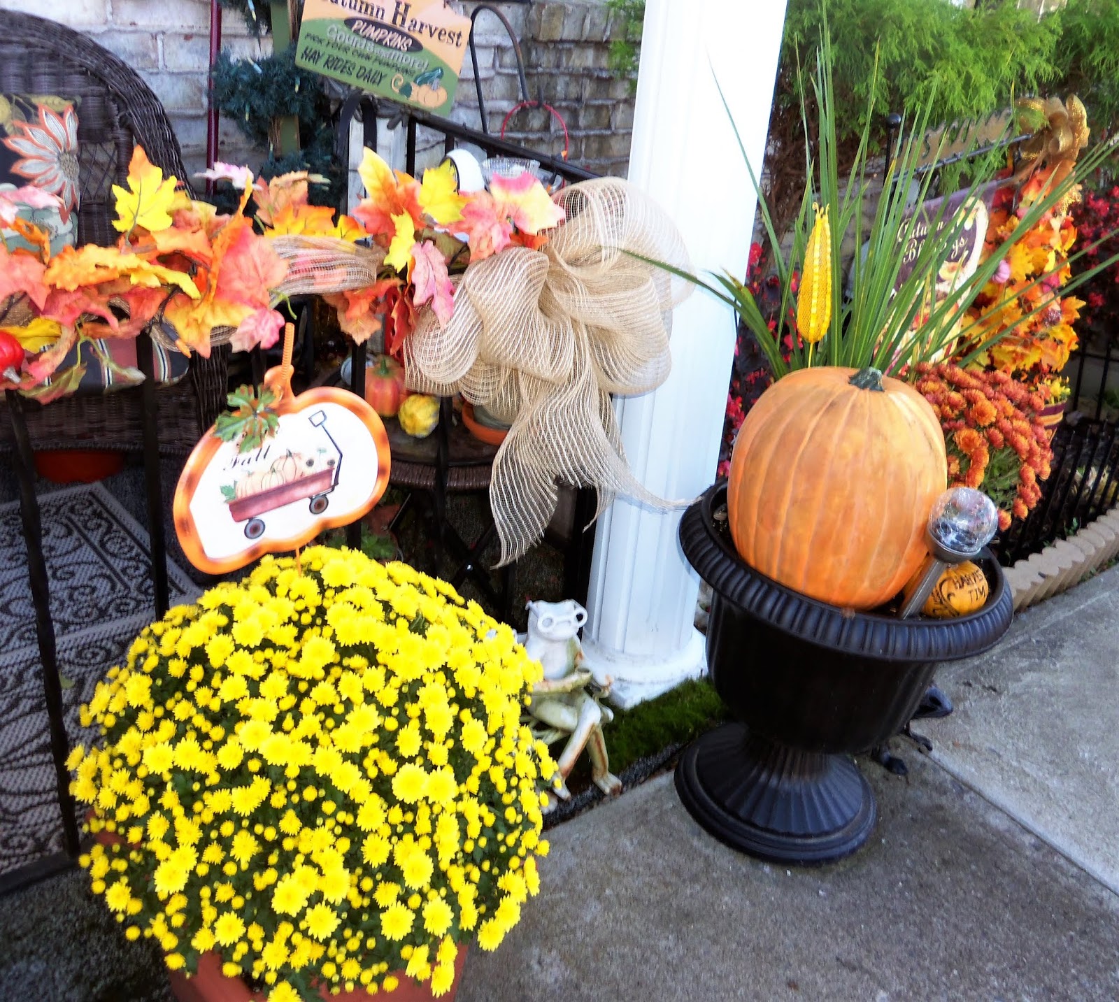DEBBIE-DABBLE BLOG: Late Fall Front Porch and Yard Update. 2019