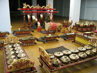 Mengingat waktu yang dibutuhkan untuk membuat 1 set gamelan lengkap (25 alat) adalah 5 tahun, banyak produsen gamelan mengaku kesulitan mencari pekerja maupun regenerasi. jadi, jangan bingung bila dulu kampung Wirun memiliki 20 pengusaha, kini berbeda jauh, yakni tinggal 10 pengusaha. Terlebih pada masa keemasan di tahun 1999, hampir seluruh pemilik bengkel gamelan mampu mengirim karyanya ke luar negeri dengan pemasukan omzet sebesar Milyaran rupiah.