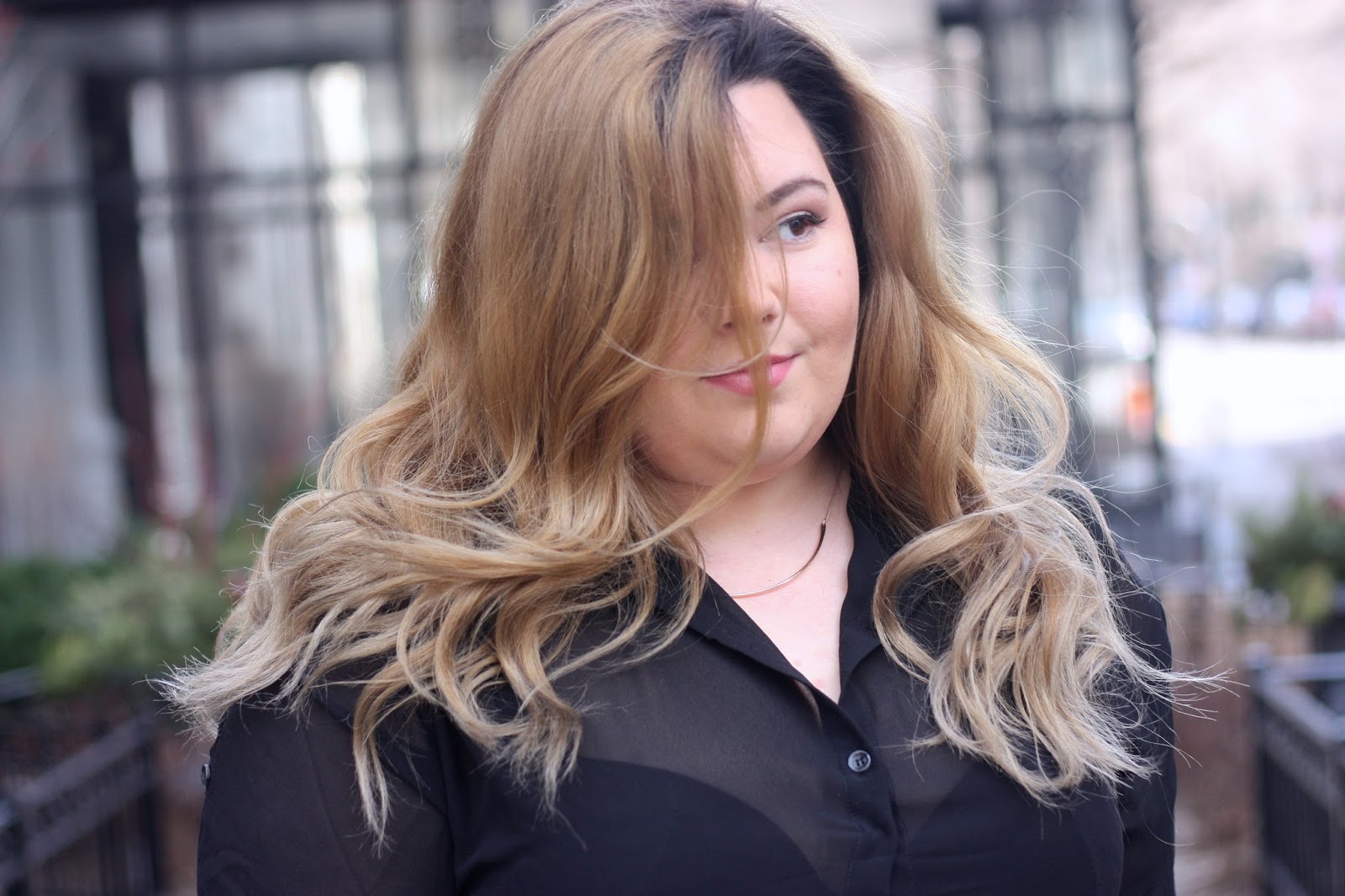 slit dress, see through plus size dress, how to wear midi skirts curvy, button up long sleeve dress, street level tote, taupe ankle boots, taupe booties, blonde hair dark roots, plus size fashion blogger, natalie craig, natalie in the city, chicago, plus size street style