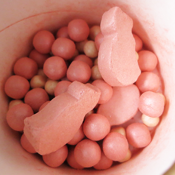 Paul & Joe Cheek Colour CS features cat-shaped blush beads.