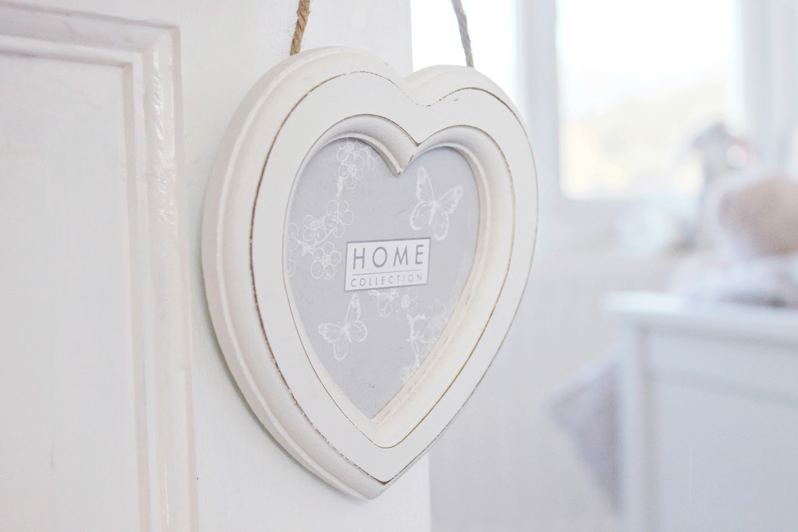 Shabby chic decor and Valentines treats