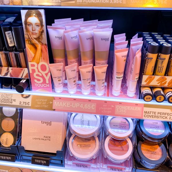 Glam & Shine Beautyblog trend IT UP Rosy Touch MakeUp Swatches & Tragebilder