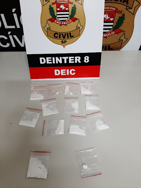 Homem se passa por motorista de aplicativo para distribuir cocaína, é denunciado e acaba preso Homem se passa por motorista de aplicativo para distribuir cocaína, é denunciado e acaba preso