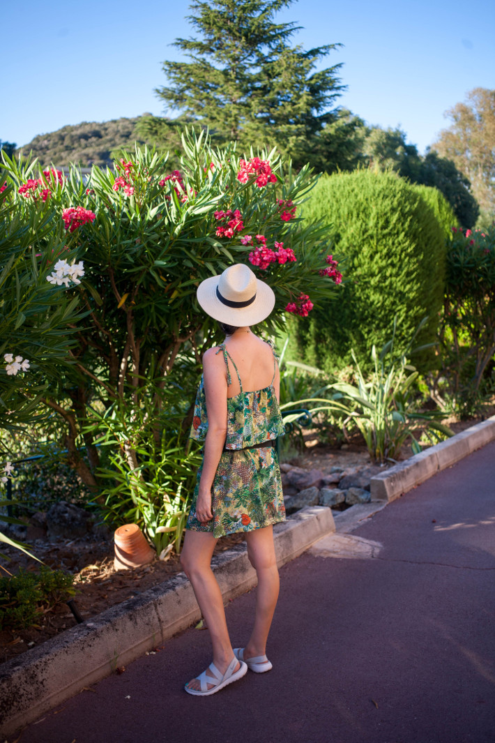 Outfit: Nike Roshe One jungle print dress - STYLING DUTCHMAN.