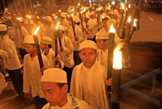 10 Tradisi Unik Lebaran yang Hanya Ada di Indonesia 10 Tradisi Unik Lebaran yang Hanya Ada di Indonesia