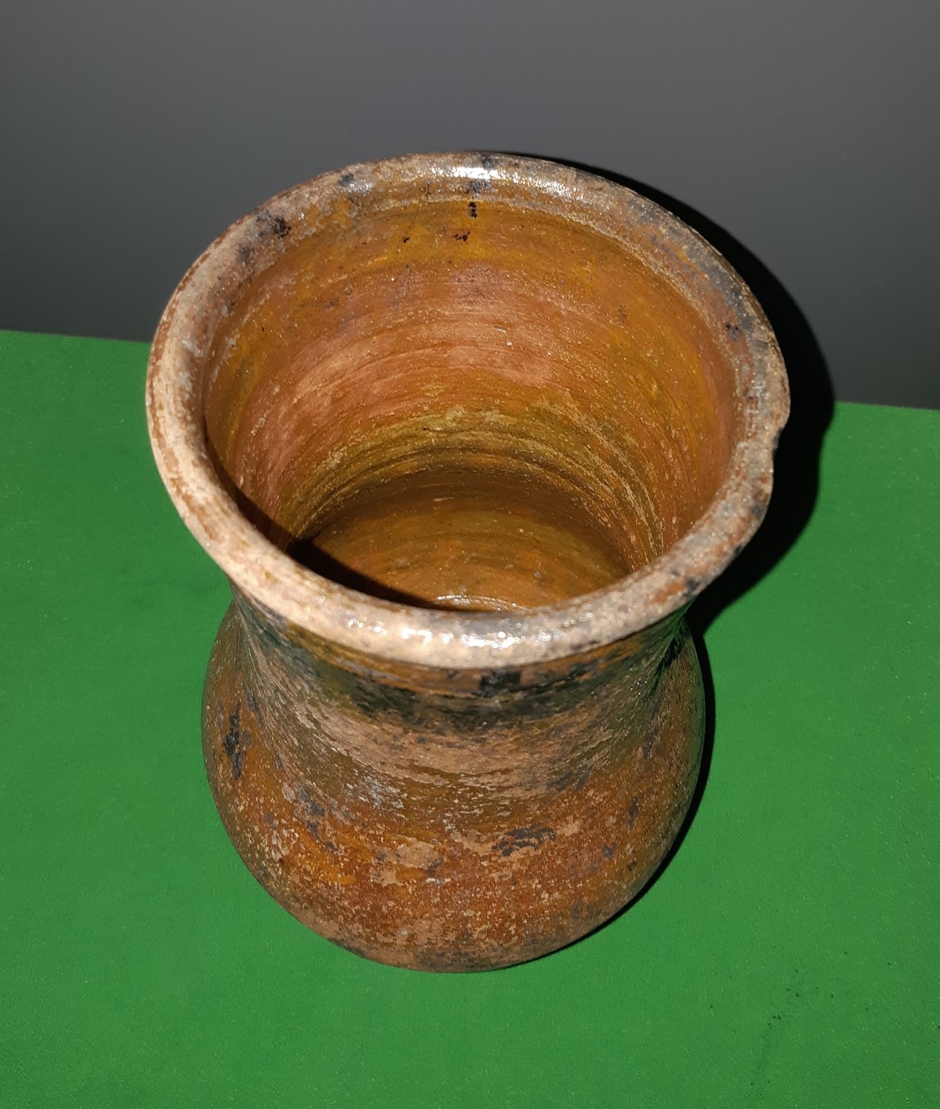 Сосуд для молока 6. Сосуд для молока 6. Трубка кувшин 6 букв. Глиняная крынка для молока. Глиняный сосуд для хранения и подачи молока на стол.