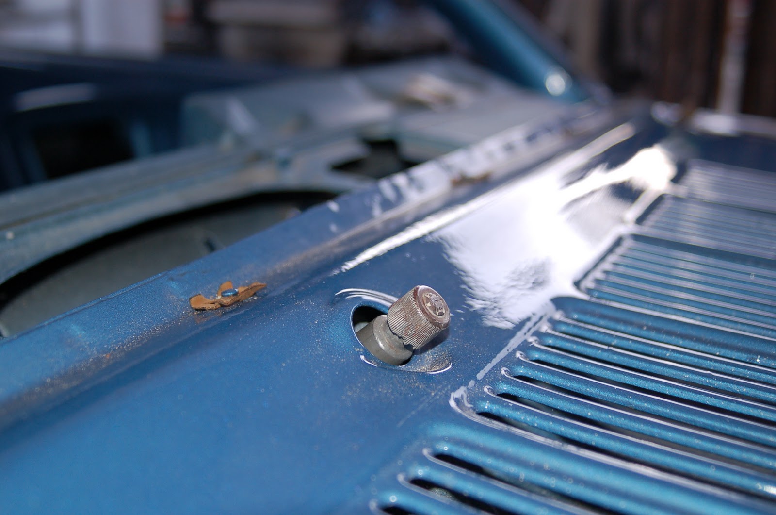 LeLu's 66 Mustang Installing the Headliner