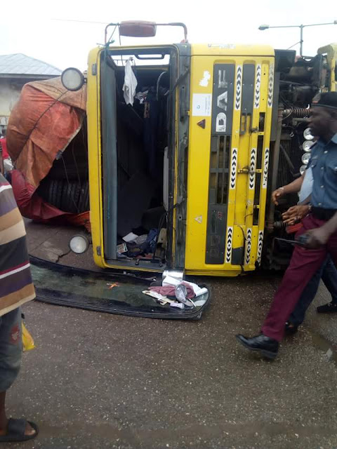 father-and-daughter-escape-death-as-trailer-crushes-their-suv-in-benin(Photos)