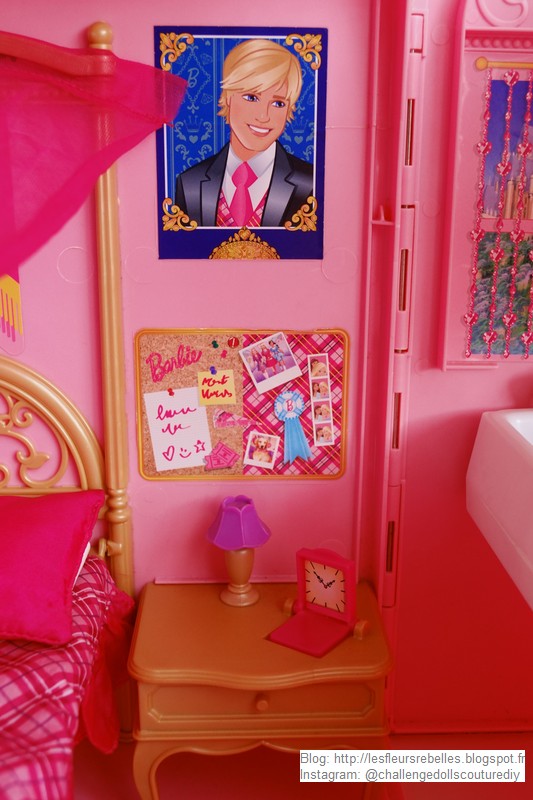 Trouvaille: la maison pliable Barbie Chambre Magique 2-en-1 [Barbie Princess Charm School Royal 