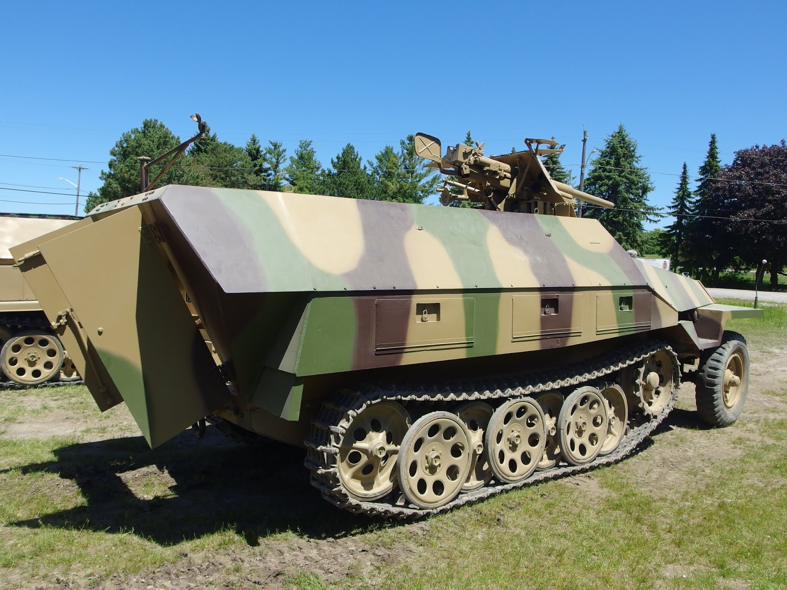 tank-archives-sd-kfz-251-10-ausf-d-in-action