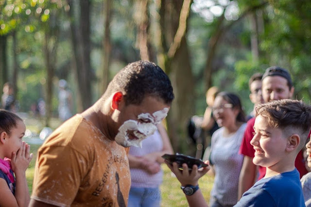 Piquenique da catequese, com brincadeiras e quiz com torta na cara