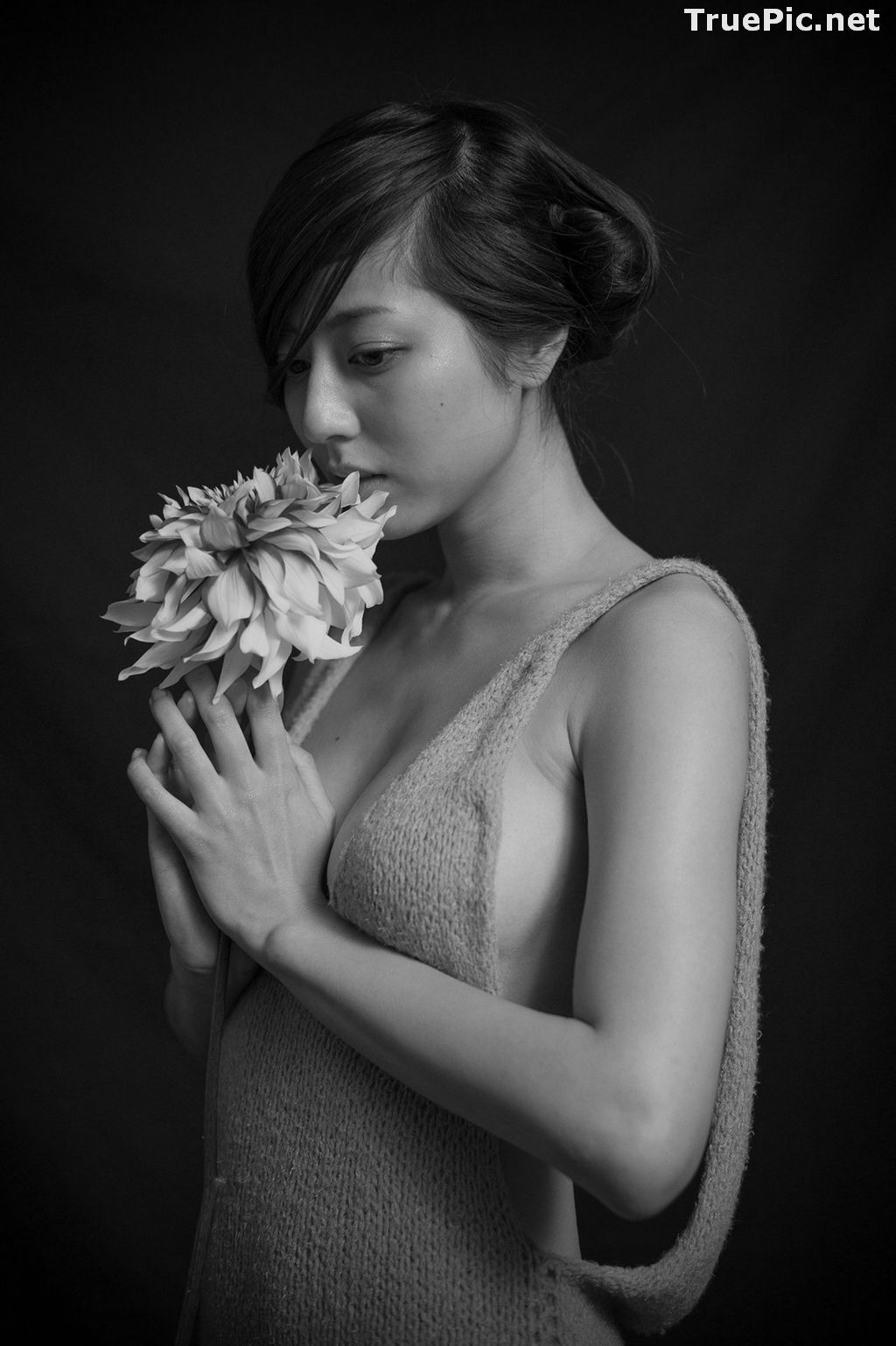 Image Japanese Model and Actress - Yumi Sugimoto - Yumi Mono Chrome - TruePic.net - Picture-33