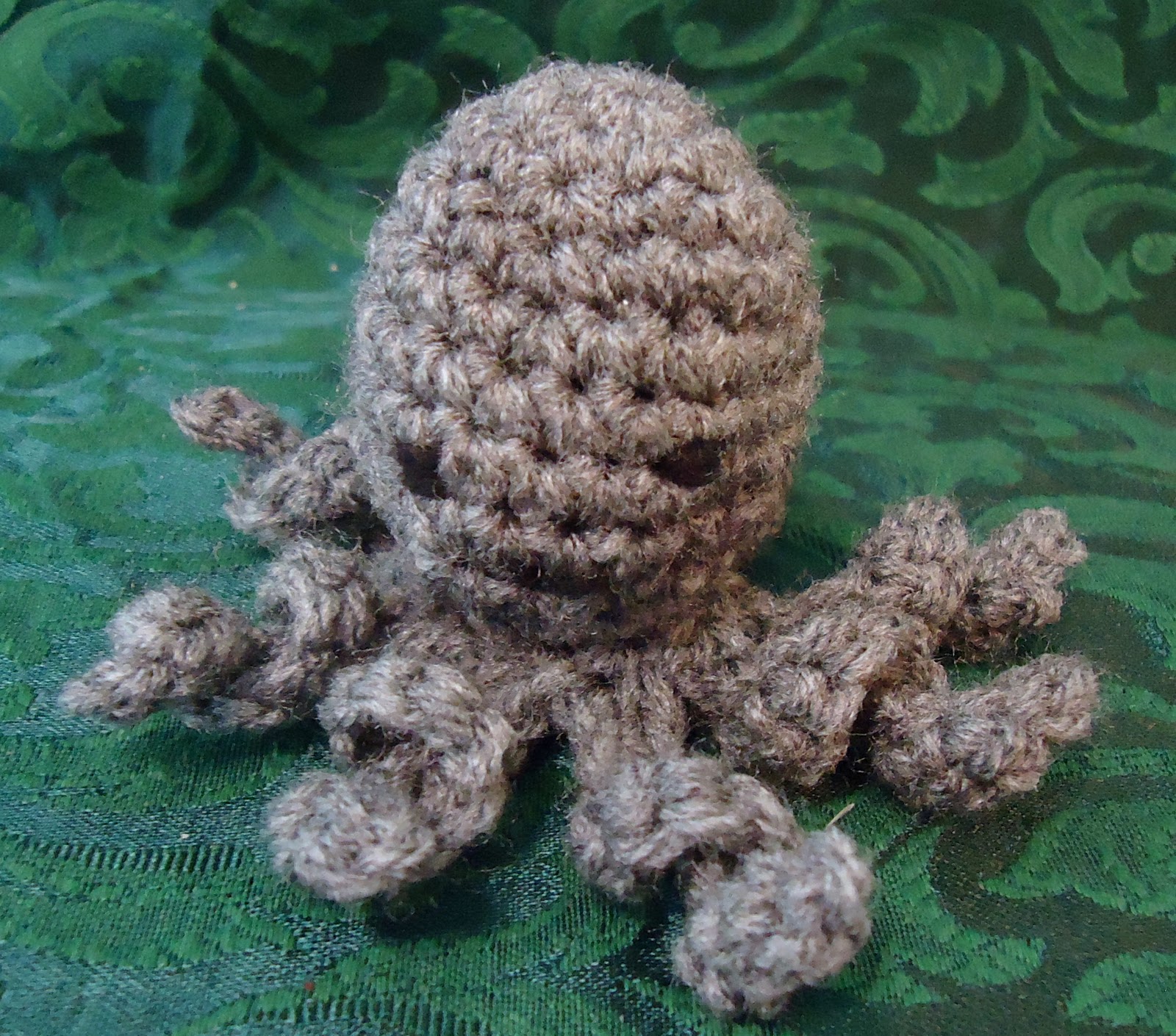 heart pattern small free crochet puppet plushie!  finger PATTERN  or Breezybot FREE Amigurumi  Octopus