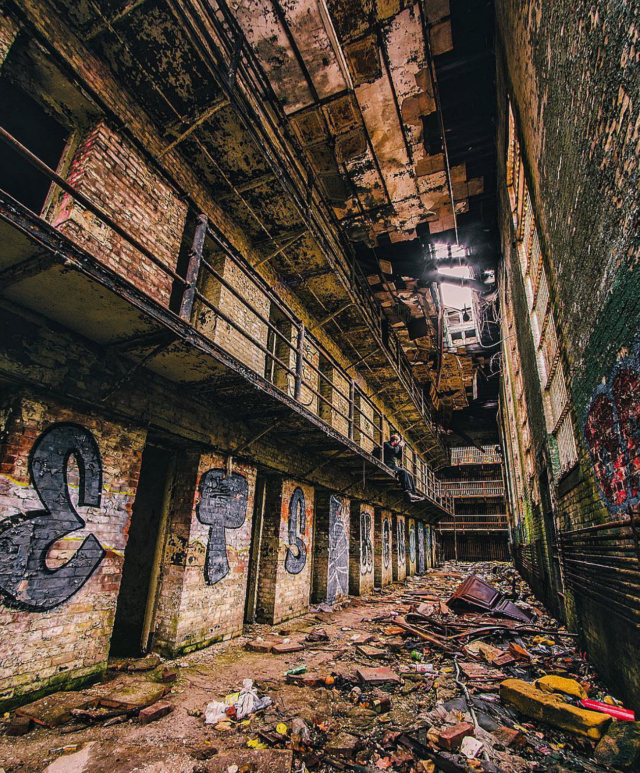 Заброшенная психиатрическая больница хоррор. Заброшенный особняк manor house зимойджокерманорmtsb. Старые заброшенные здания. Заброшенные замки в антропшино. Живопись заброшка.