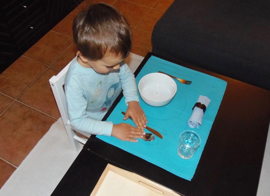 La Fuente Infantil -4 años-: AYUDAMOS A PONER Y A QUITAR LA MESA