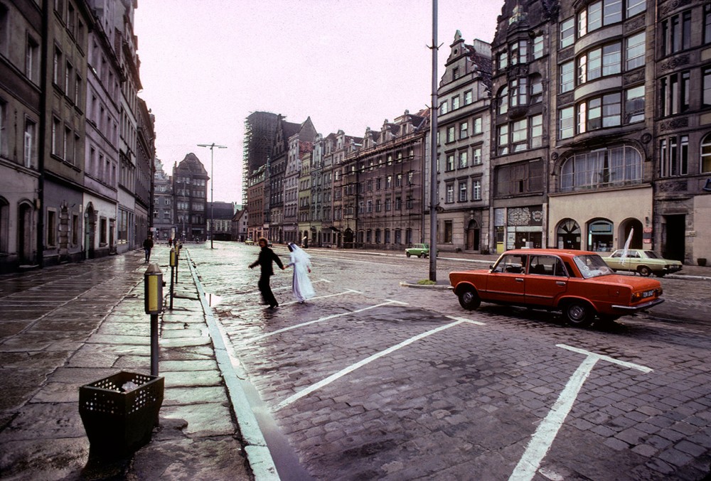 50 Astonishing Color Photographs Captured the Communist Regime in