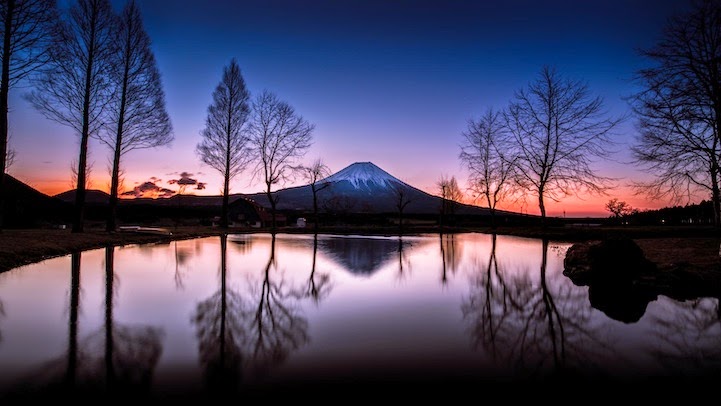 Mount+Fuji+Surrounded+in+Glorious+Colors