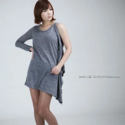 Kim In Ae Sexy in Grey and Red Dress Foto 4