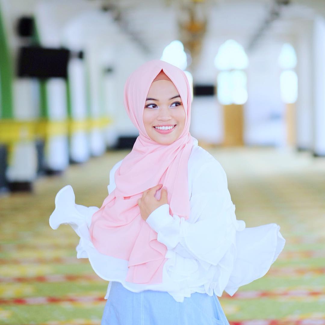 10 Hijab Fashion Blogger Indonesia Cakep Dan Sukses BiteBrands