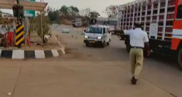 police blocks ambulance in thalappadi