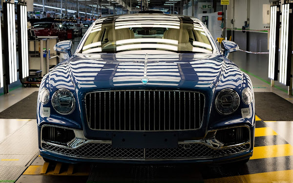 Bentley Flying Spur V8: produção iniciada na Inglaterra