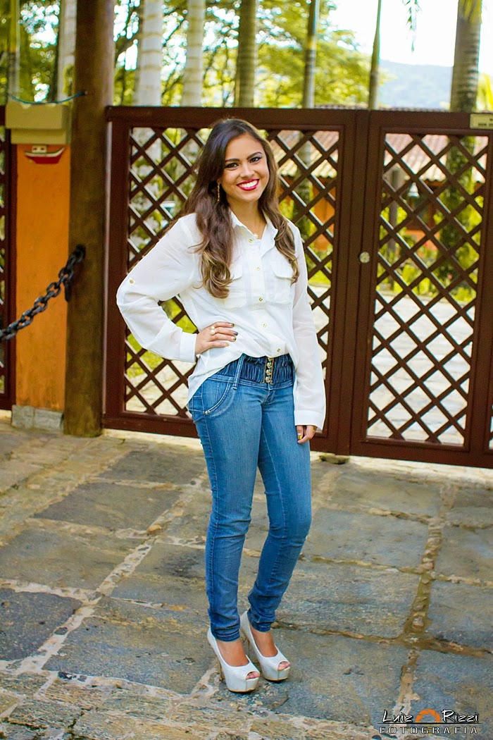 look calça jeans com camisa social feminina