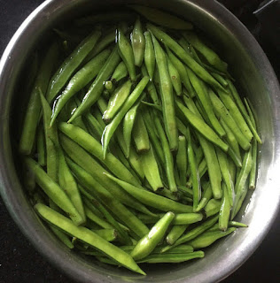 gawaar-phali-(cluster-beans)-ki-sabzi-recipe-step-1(1-1)
