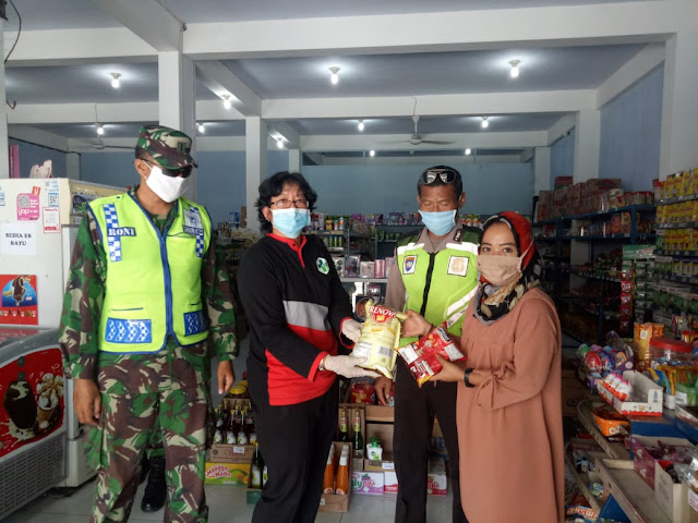 Babinsa Beserta Petugas Kesehatan dan Polsek Sidak Makanan dan Minuman Jelang Lebaran Babinsa Beserta Petugas Kesehatan dan Polsek Sidak Makanan dan Minuman Jelang Lebaran