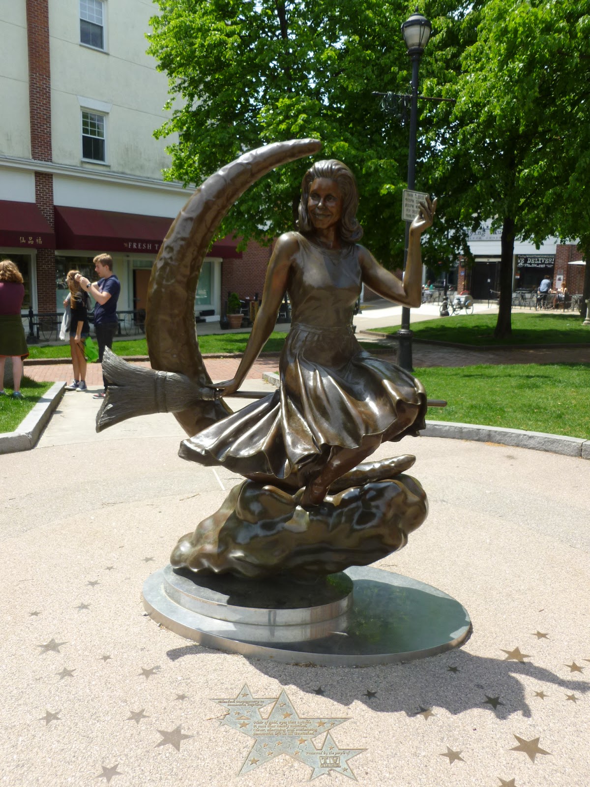 Photoops Roadside Attraction Bewitched Statue Salem. MA