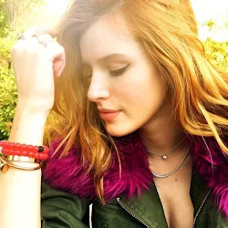 Bella Thorne - Caliente Foto 42