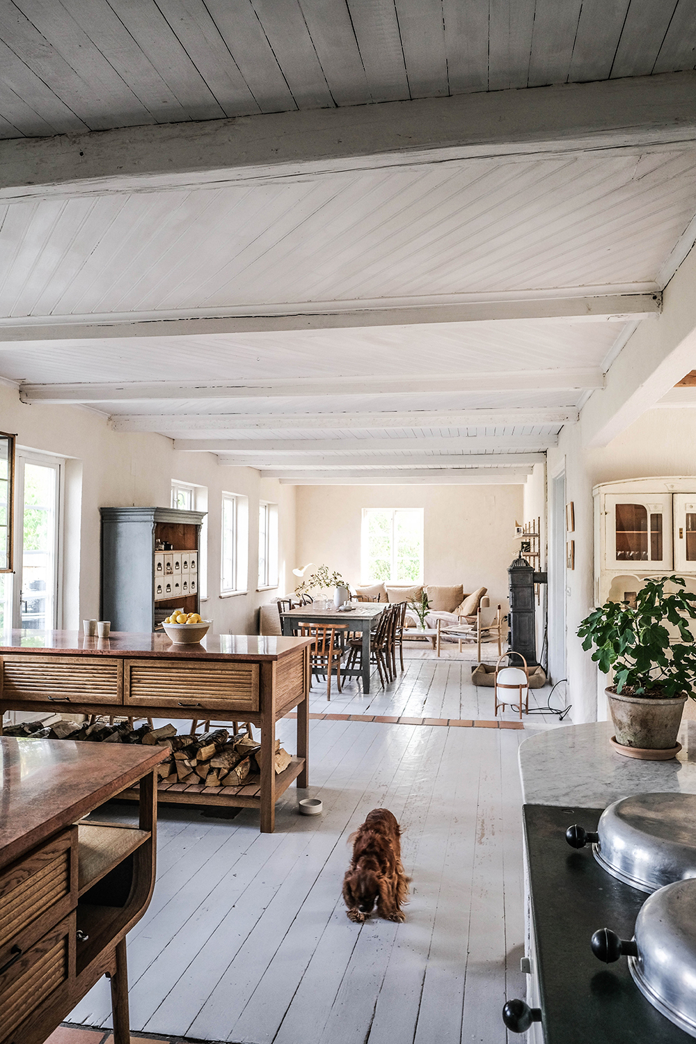 Décor Inspiration | The Most Cosy Mid-Century Kitchen in Sweden