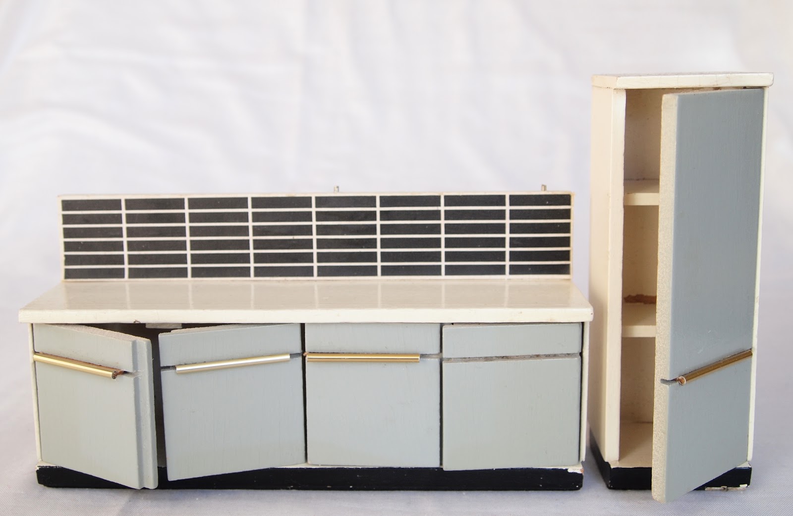 diePuppenstubensammlerin Puppenmöbel VERO doll furniture