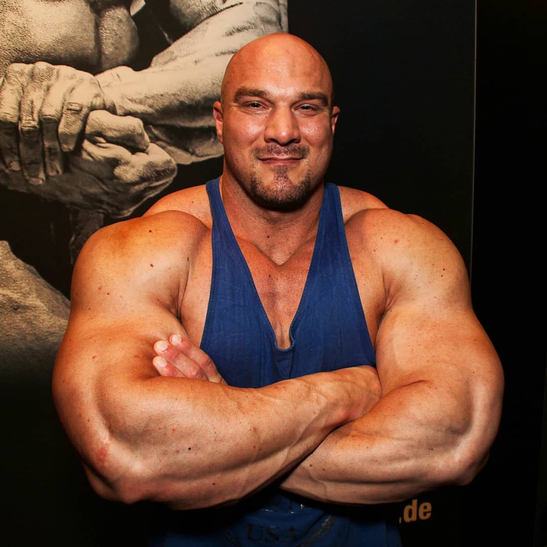 Bodybuilders with crossed arms (5)