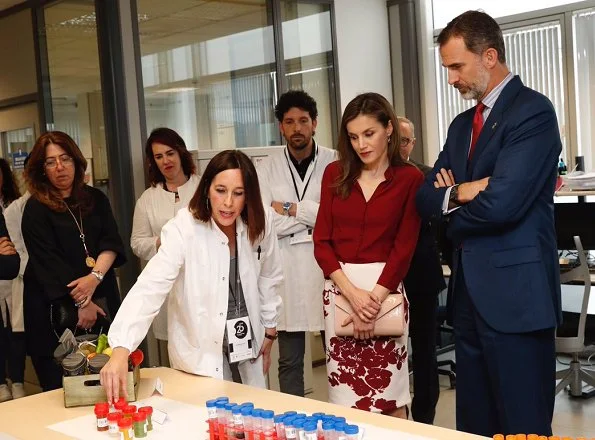 Queen Letizia wore Felipe Varela blouse and floral skirt, Felipe Varela clutch bag, Magrit pumps. National Centre for Technology and Food Safety