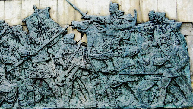 Молдавские войска во времена Стефана Великого (1470 е годы) бьются с турками. Барельеф новейшего времени. Снаряжение молдавских войск во многом типично и для рассматриваемого периода. Никакого сопротивления, однако, в 1538 году оказано не было.