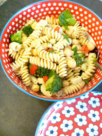 Light and Refreshing Garden Fresh Pasta Salad is so outstanding an emplty bowl is all that will be left! - Slice of Southern