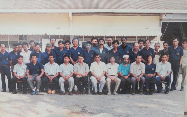 Kakitangan Bengkel Ladang UPM Tahun 1982(Tok berdiri no8 dari kiri)