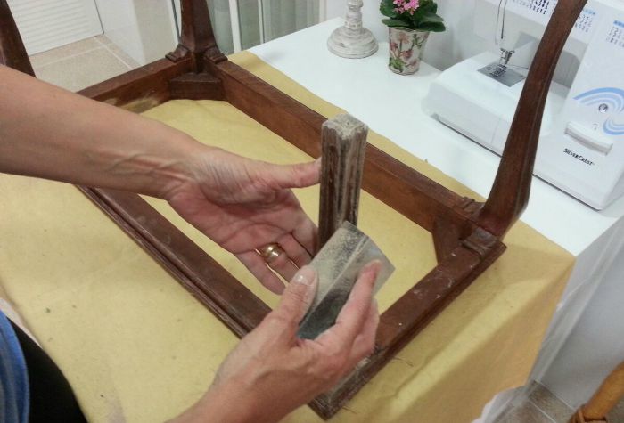 Cómo recuperar una antigua banqueta con chalkpaint y un tapizado nuevo