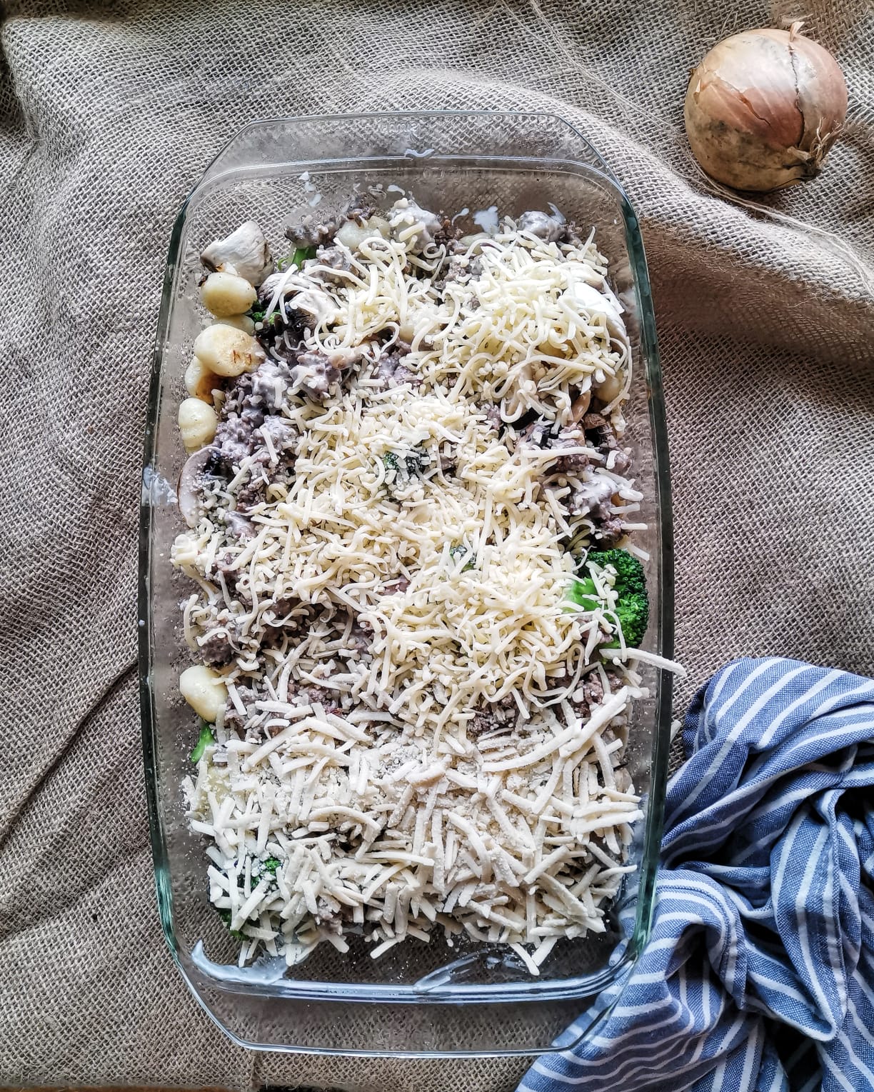 #inunter20: Gnocchi-Auflauf mit Brokkoli & Hackfleisch Mit ordentlich Käse überbackenes Soulfood: Gnocchi-Brokkoli-Auflauf mit Hackfleisch, schnell und suuuper lecker