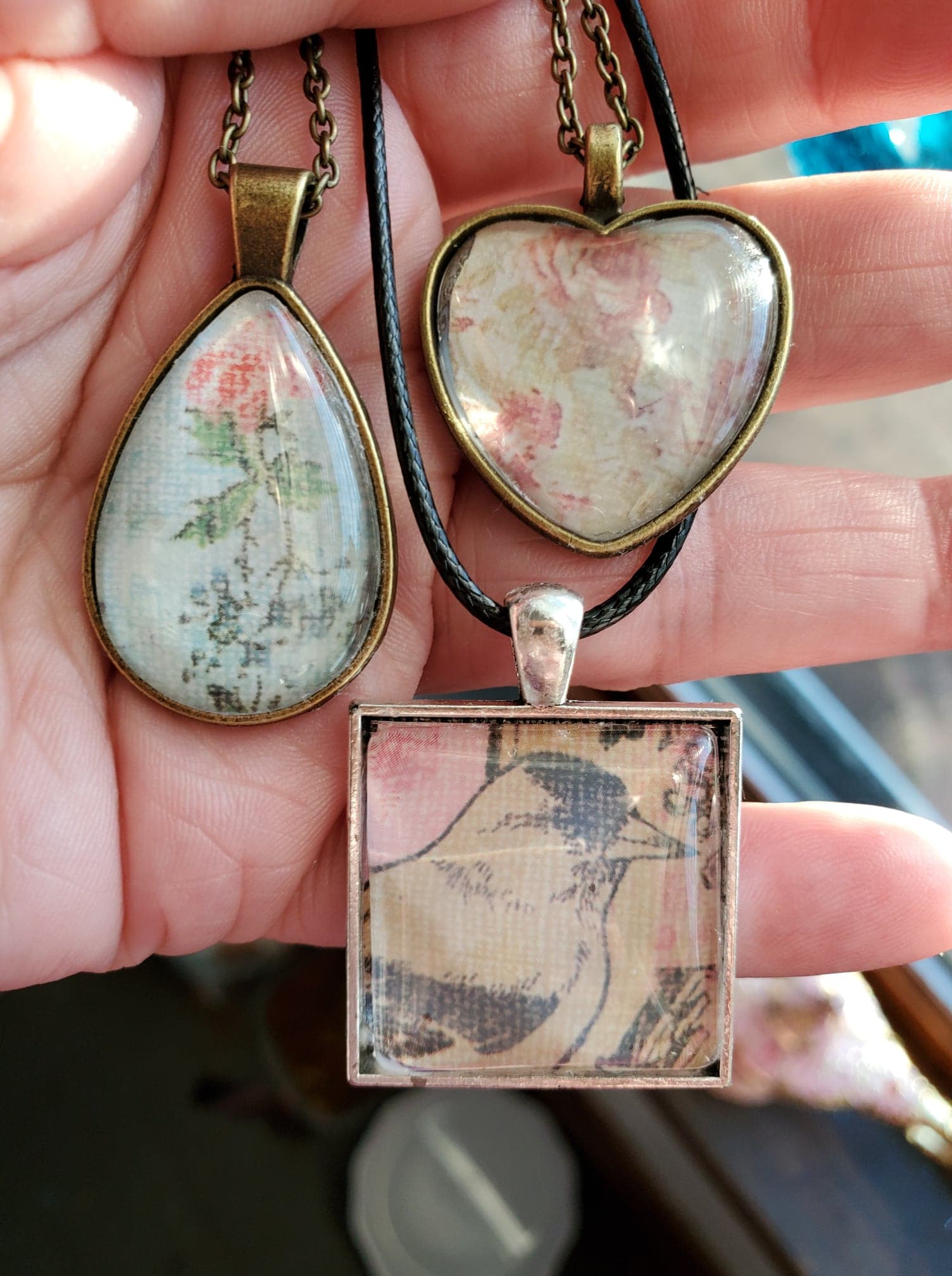 How to make your own Cabochon Necklace