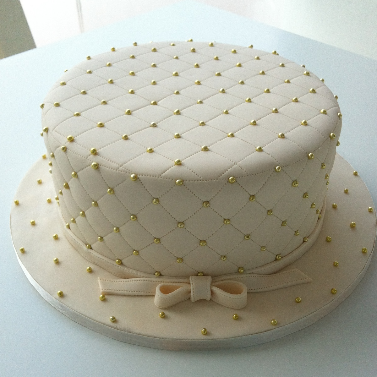 TeaRoom by Bel Jee: A Golden Wedding Cake