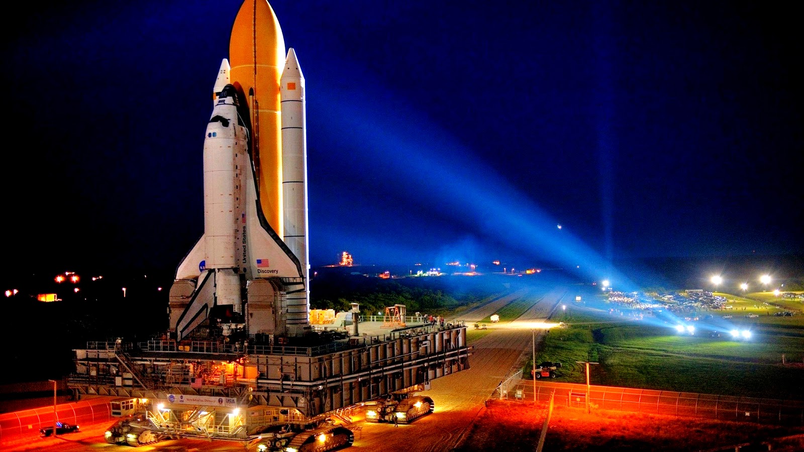 http://1.bp.blogspot.com/-jC8PsyP6JpI/TpLhtoDqZaI/AAAAAAAADYs/MztyoqkA-iQ/s1600/Discovery_Space_Shuttle_Lunch_Pad_Nasa_HD_Wallpaper_Vvallpaper.Net.jpg