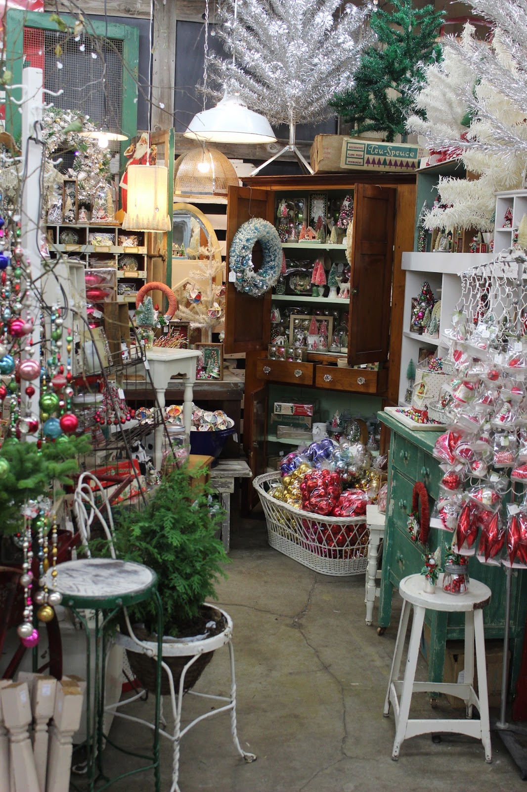 Monticello Antique Marketplace: Shop Monticello this Holiday Season...