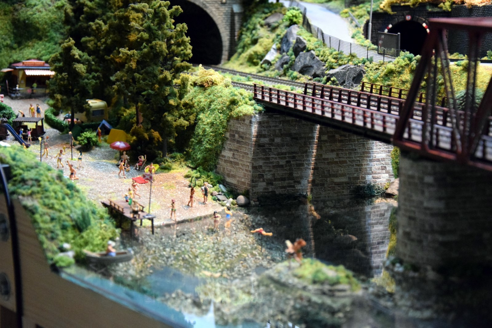 Kellerwelt meine "kleine" H0 Modellbahn Details am See