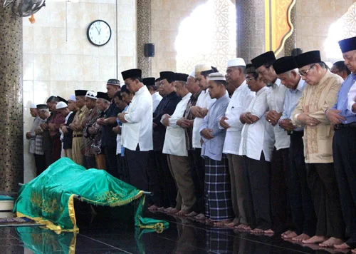 Keterangan Dalil Larangan Mensholati Mayat Orang Munafiq