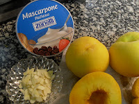 Ingredientes para rellenar los melocotones Ingredientes para rellenar los melocotones.