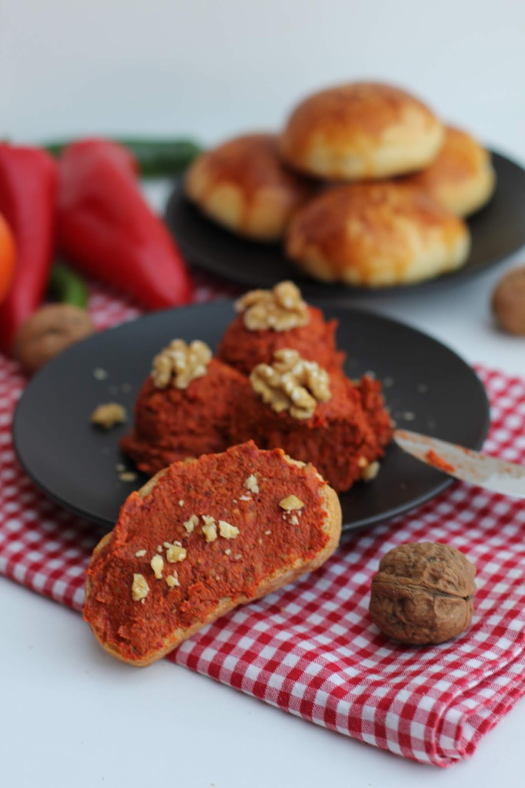 Acuka - türkischer Brotaufstrich mit Tomatenmark