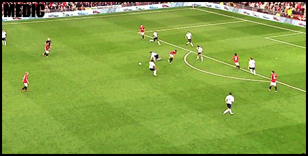 한때 EPL 최고 악마의왼발 .gif
