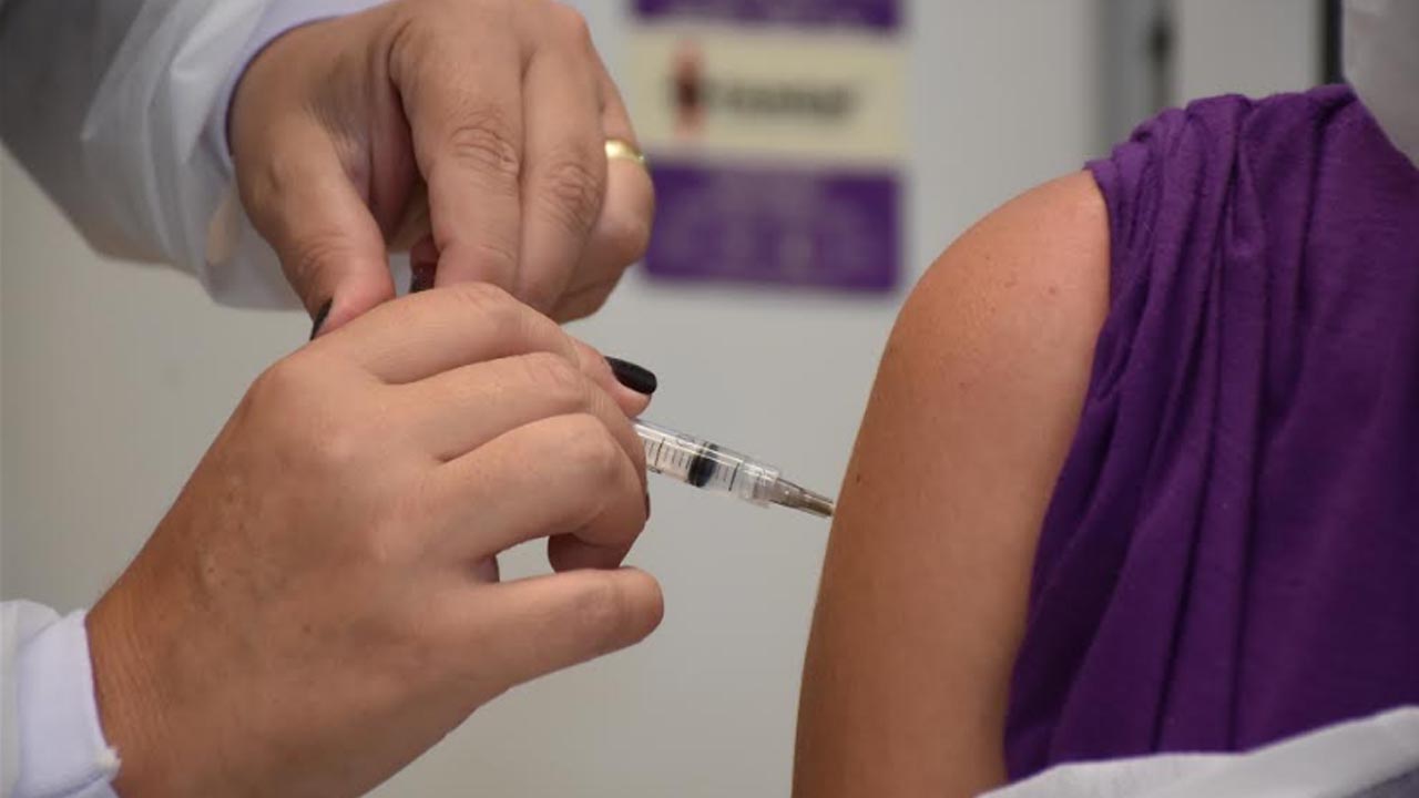 Saúde convoca profissionais da Educação e da Segurança para 3ª dose da vacina contra Covid-19